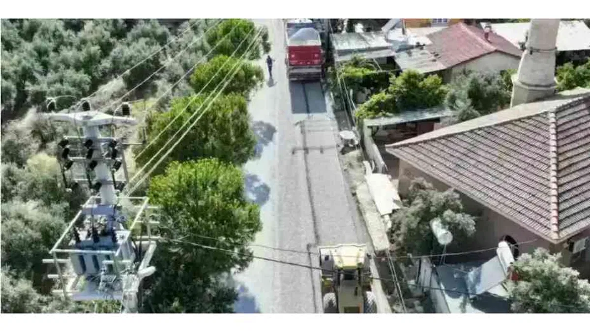 Manisa'da Alaşehir’de yol konforunu artırıyor
