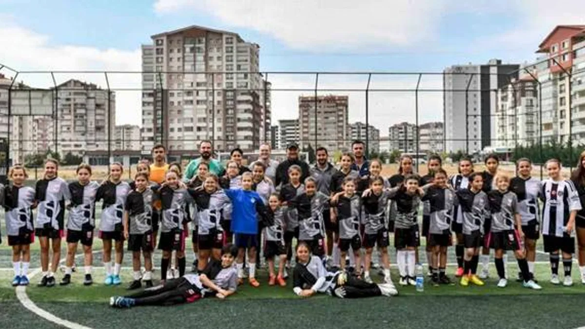 Ankara'da minik futbolcular için turnuva