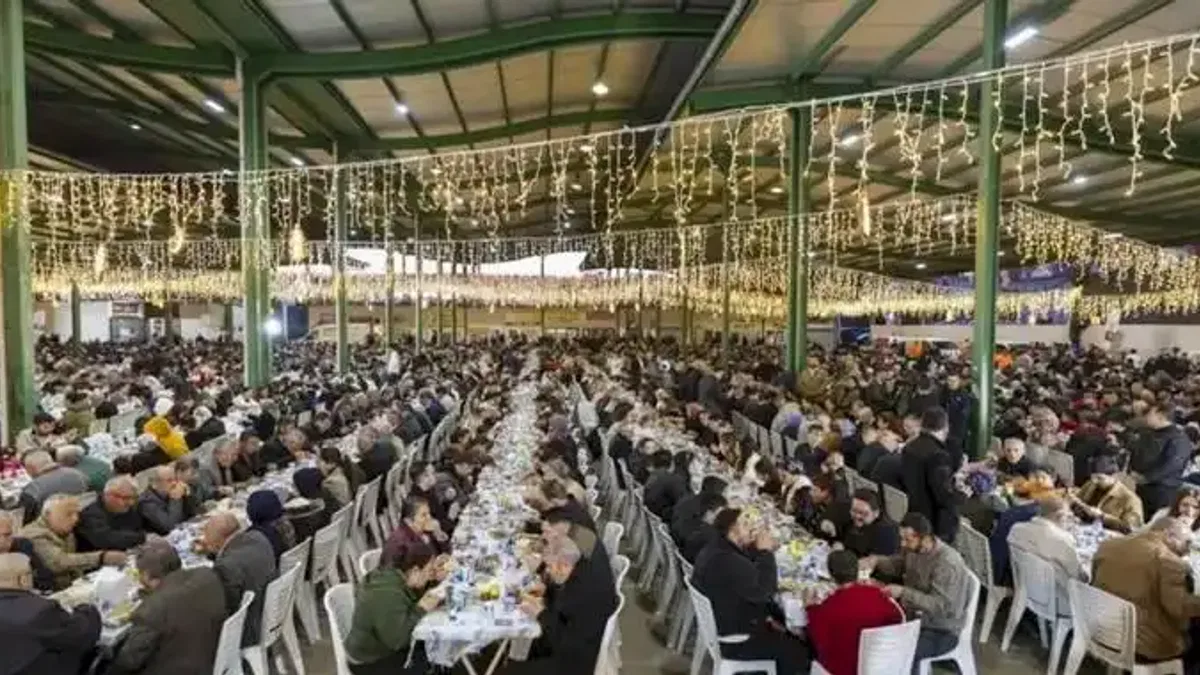 Başkan Seçer Tarsuslularla iftar sofrasında buluştu