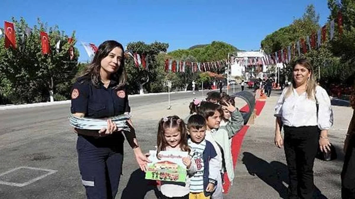 Büyükşehir Belediyesi İtfaiyesi'nden Miniklere Yangın Eğitimi