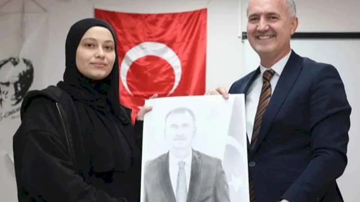 Bursa İnegöl'de Başkan Taban'a 'Genç Bakış'tan sürpriz hediye
