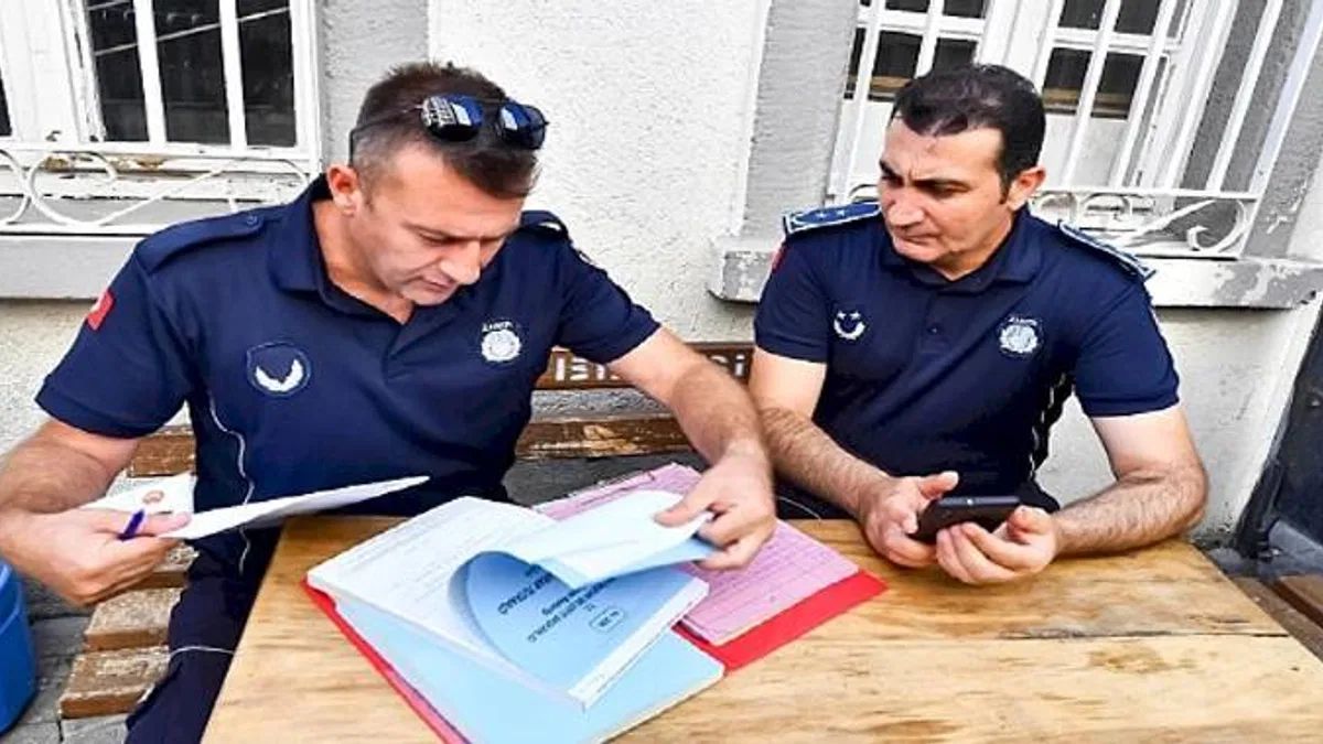 İzmir'de çığırtkan ve hanutçu operasyonu