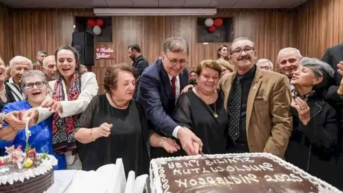 İzmir'de huzurevinde yeni yıla merhaba buluşması