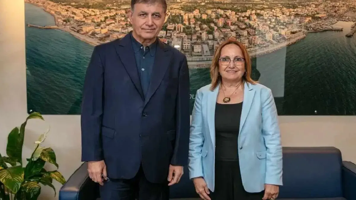 Başkan Tugay Güzelbahçe'de esnaf ve vatandaşlarla buluştu