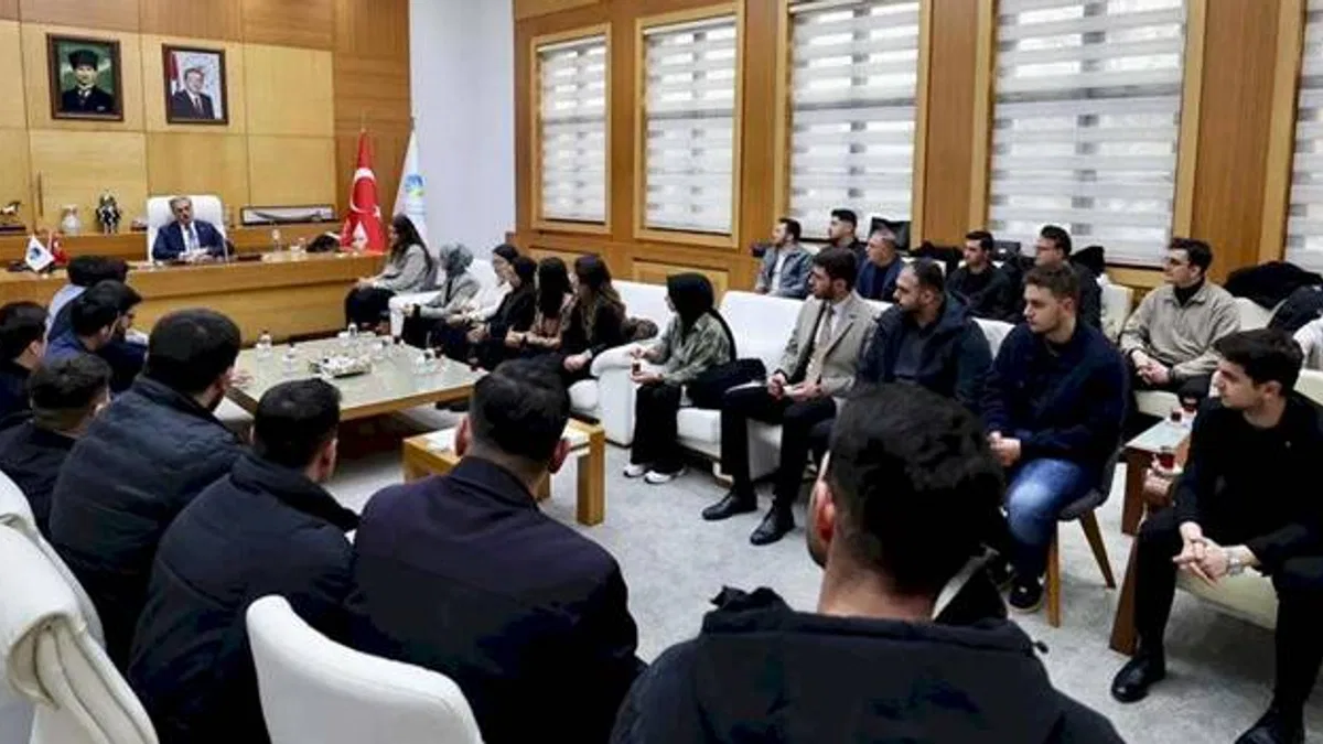 Sakarya'da Başkan Alemdar, gençlerle Sakarya’nın geleceğini konuştu