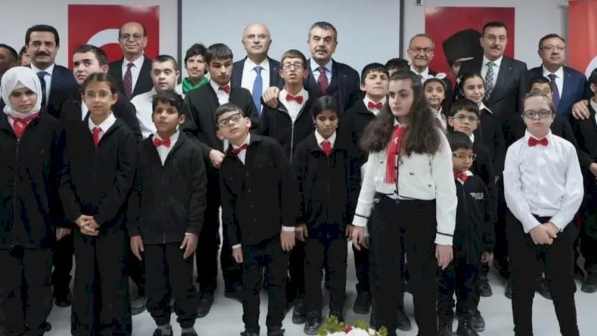 Bakan Tekin Malatyalı öğrencilerle buluştu