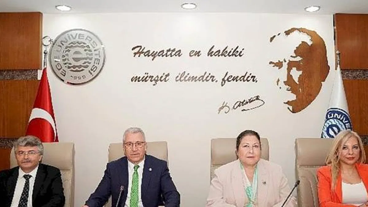 Rektör Prof. Dr. Budak, "Engelsiz Birimler"e ödüllerini takdim etti