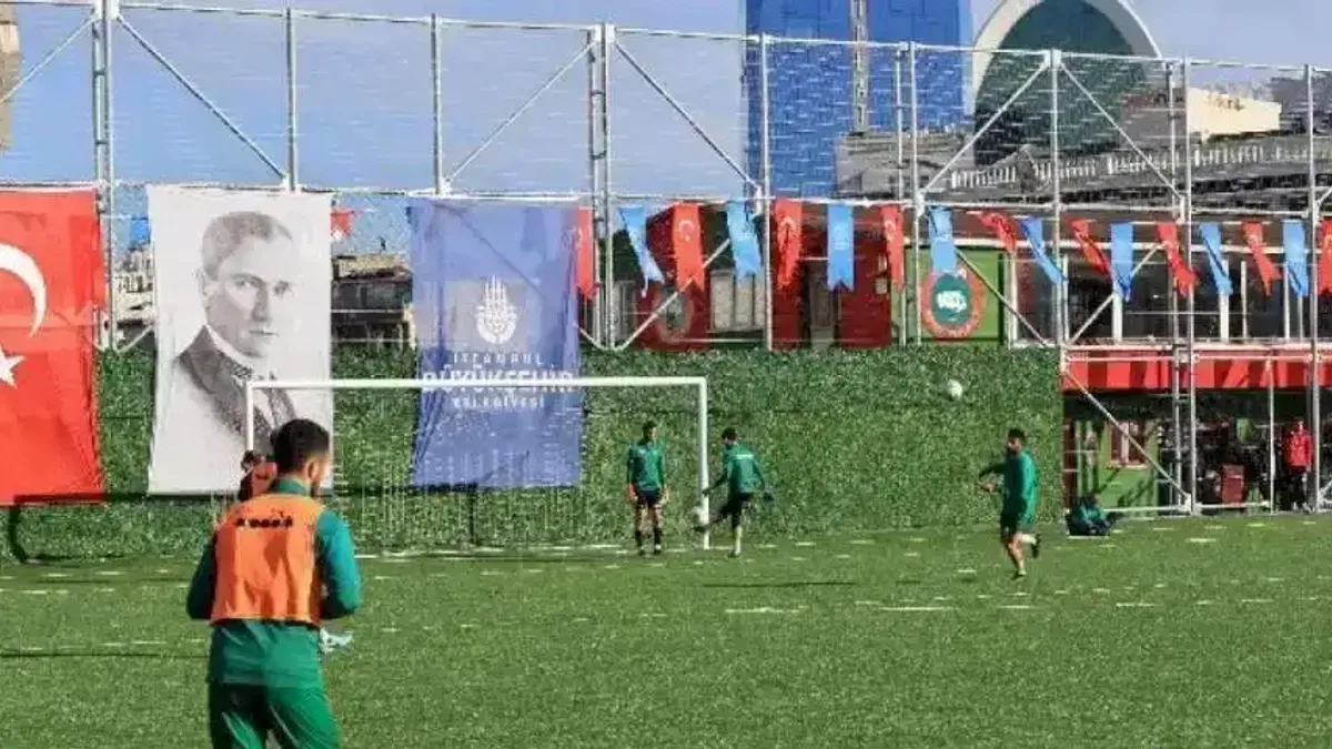 İstanbul Büyükşehir'in yenilediği spor tesisi açıldı