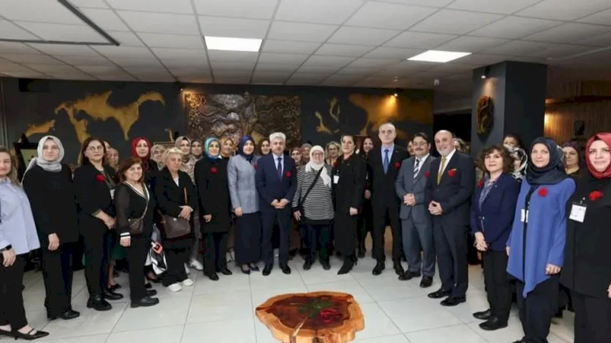 Sakarya'da 'Sanatın Diliyle Değerlerimiz' sergisi açıldı
