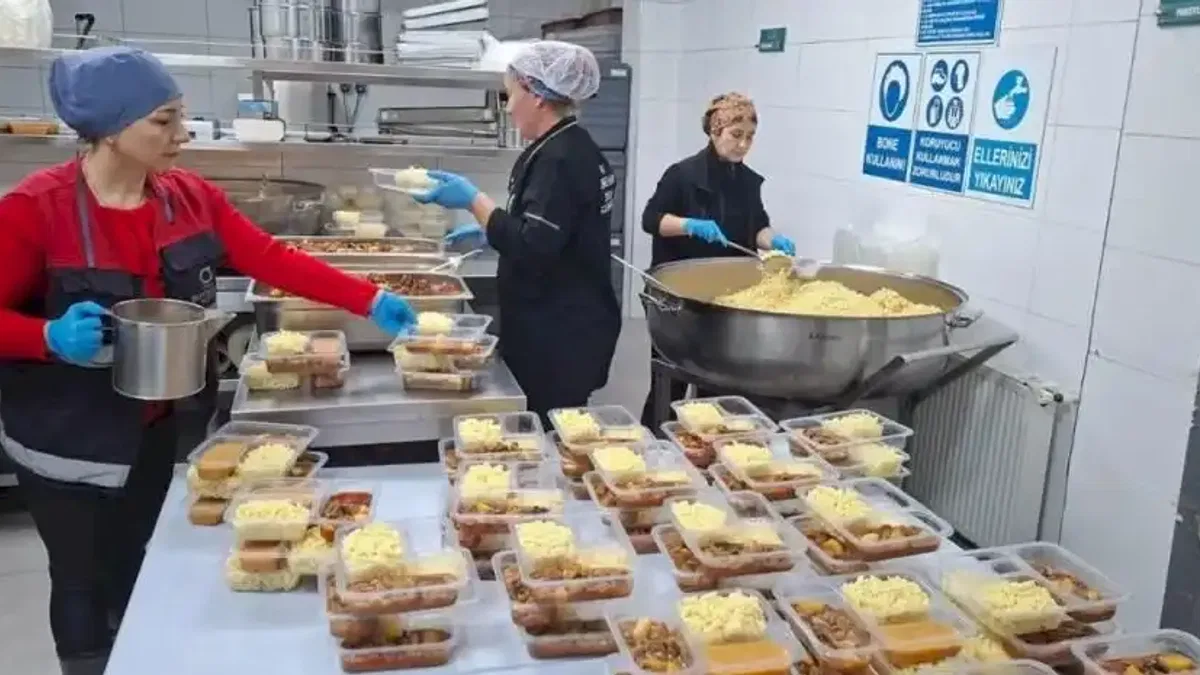 Ordu aşevi her gün 1000 vatandaşa sıcak yemek ulaştırıyor