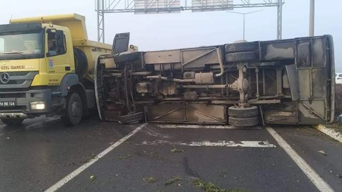 Sivas'ta aynı bölgedeki iki ayrı kazada 3 kişi yaralandı