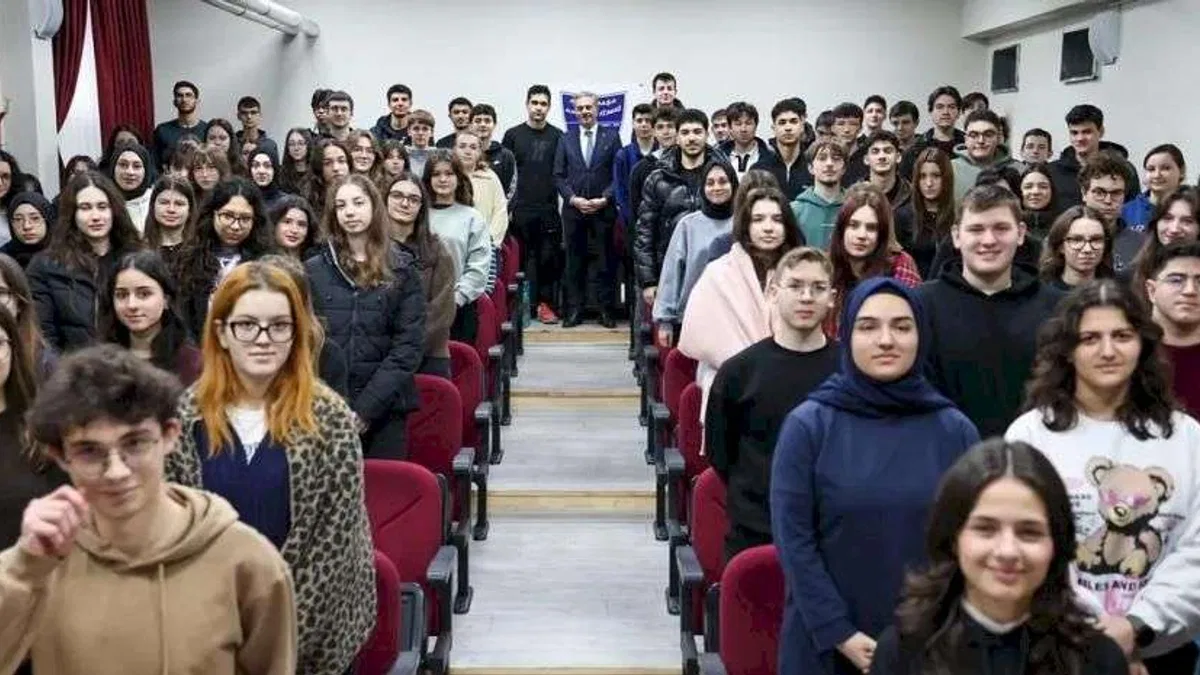 Sakarya'da Başkan Alemdar liselilerle buluştu