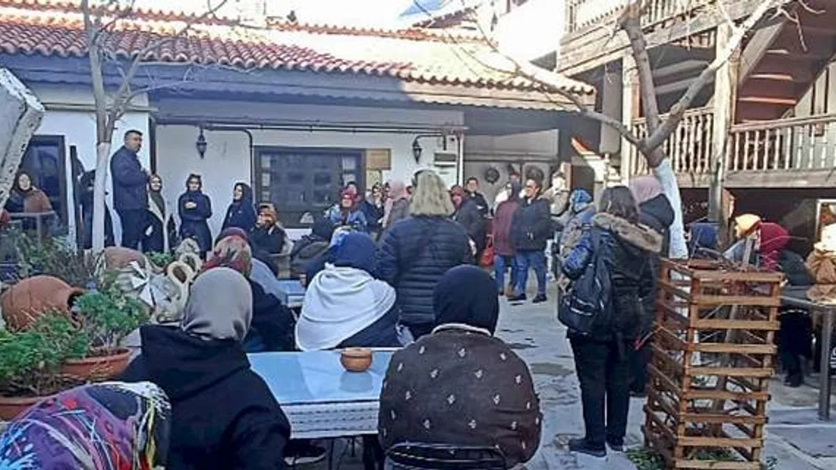 Kadınlar adım adım Manisa'yı geziyor