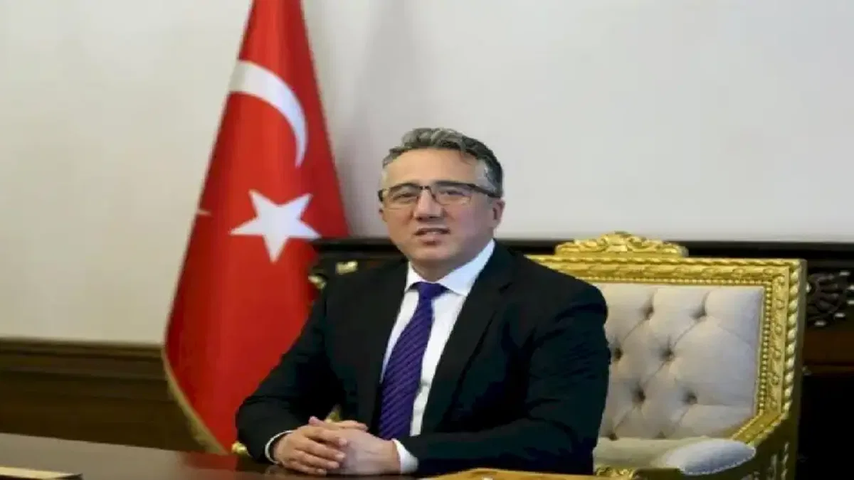 Mehmet Savran'dan çifte mesaj