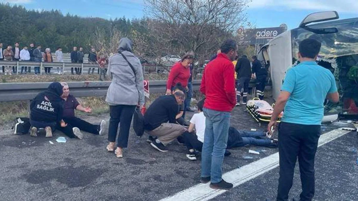 Anadolu Otoyolu'nun Bolu kesiminde yolcu otobüsü devrildi