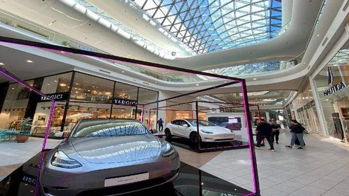 Tesla, Anadolu Yakası’ndaki İlk Pop-Up Mağazasını Akasya’da Açtı