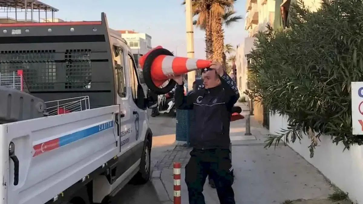 İzmir Güzelbahçe'de zabıta ekipleri işgale geçit vermiyor