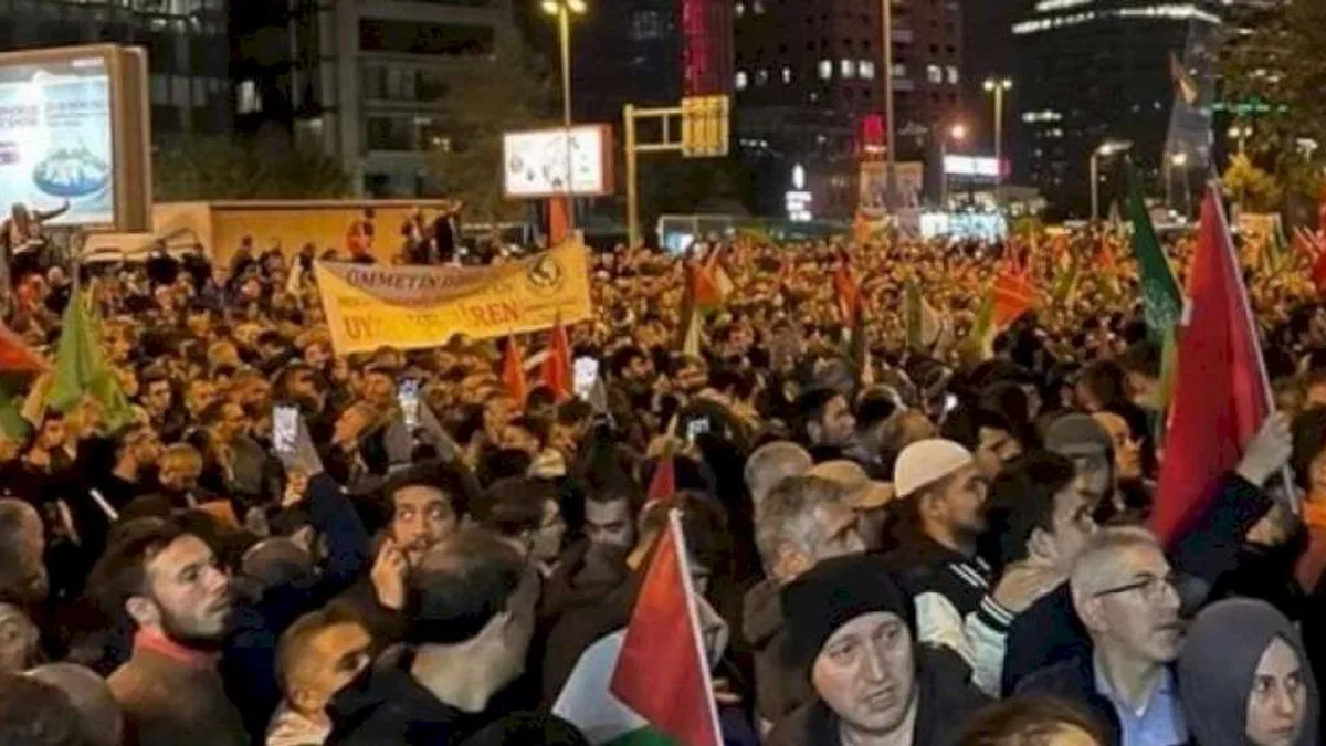 Türkiye 7'den 70'e meydanlara indi