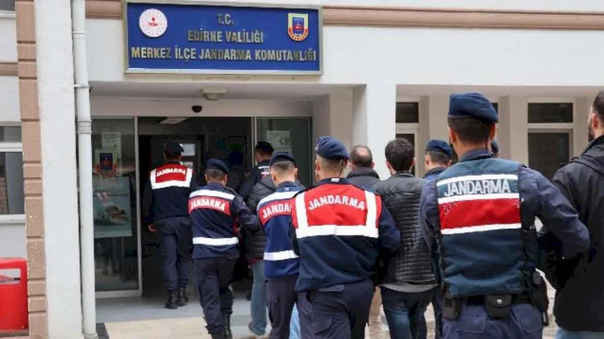 Edirne'de 9 FETÖ üyesi sınırda yakalandı