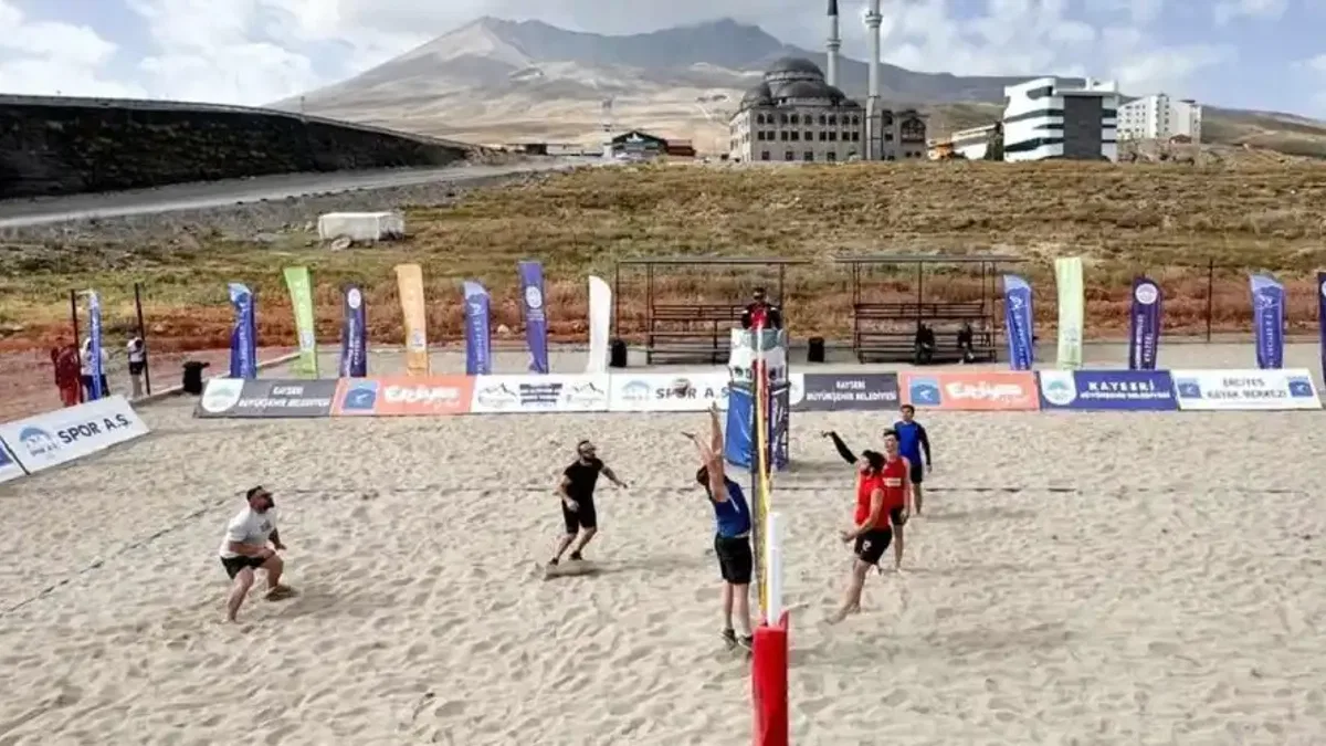 Voleybol tutkunları Kayseri Erciyes'te buluşacak