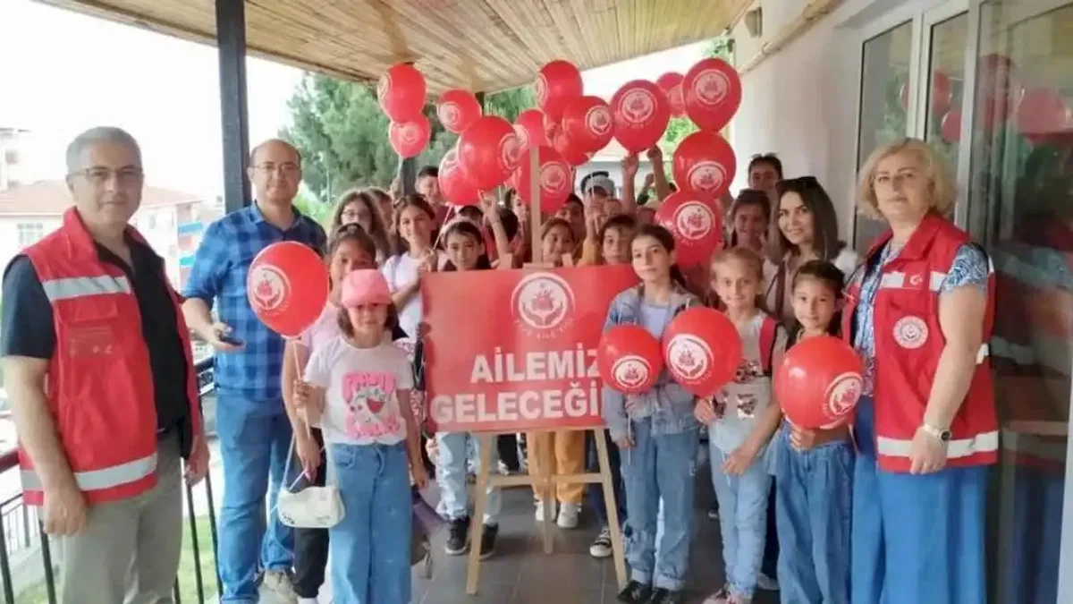 Öğrencilerden 'Sosyal Hizmet Merkezleri'ne ziyaret