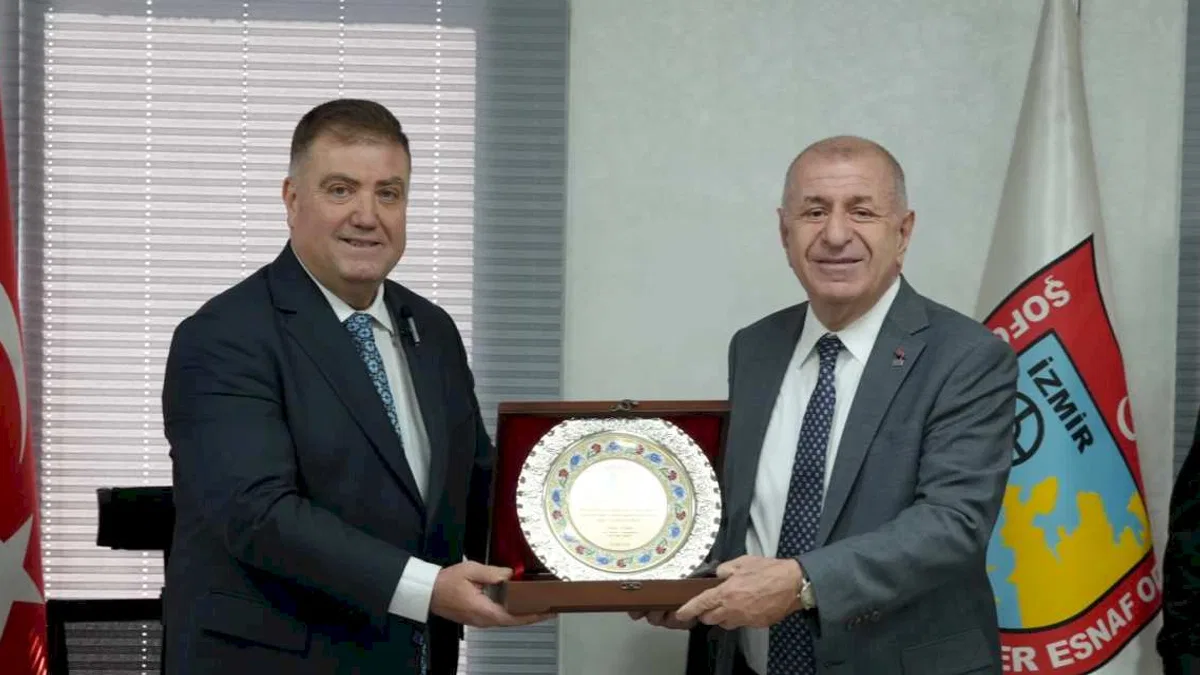İzmir'de konuşan Özdağ: Türkiye ağır buhran yaşıyor