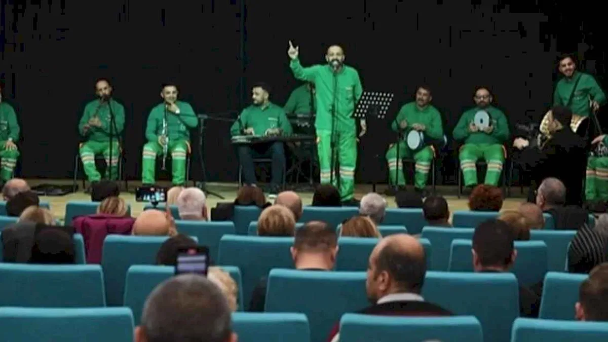 Bursa Osmangazi'de temizlik işçileri bu kez kulakların pasını temizledi