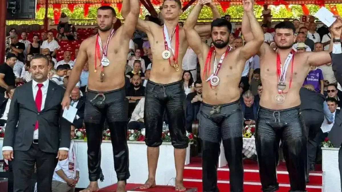 Kocaeli’nin pehlivanı Seçkin Duman Kırkpınar’da tarih yazdı