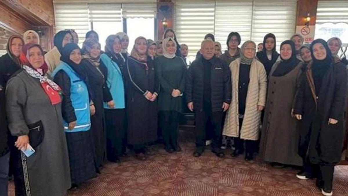 Memduh Büyükkılıç Erciyes'te kayak severlerle buluştu
