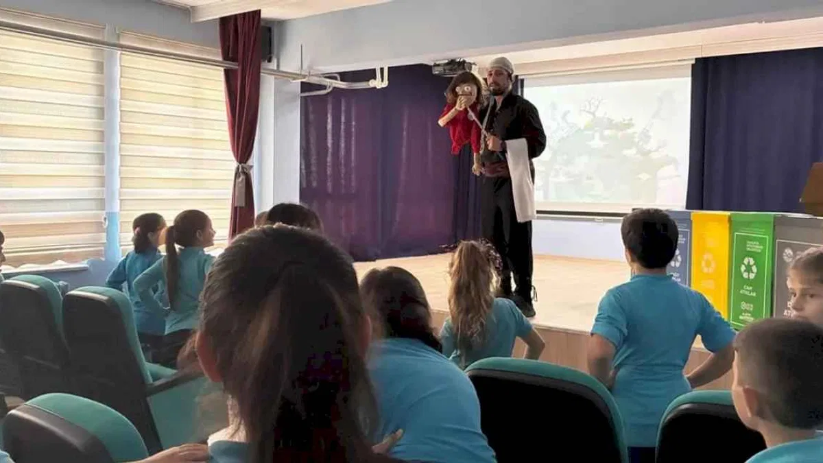 Sakarya'da “Akça” tiyatrosuyla minikler çevre bilinci kazandı