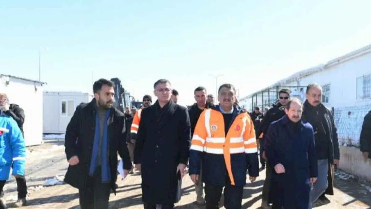 Başkan Gürkan'dan Beydağı konteyner kent alanına ziyaret