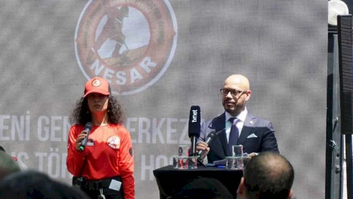 Arama kurtarmaya El Salvador damgası