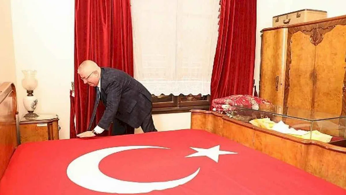 Edremit Ata'sını büyük bir özlemle andı