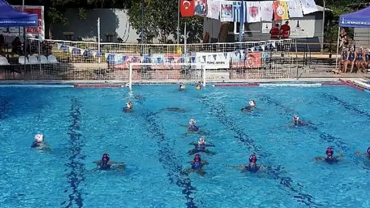 Havuzda büyük heyecan başladı