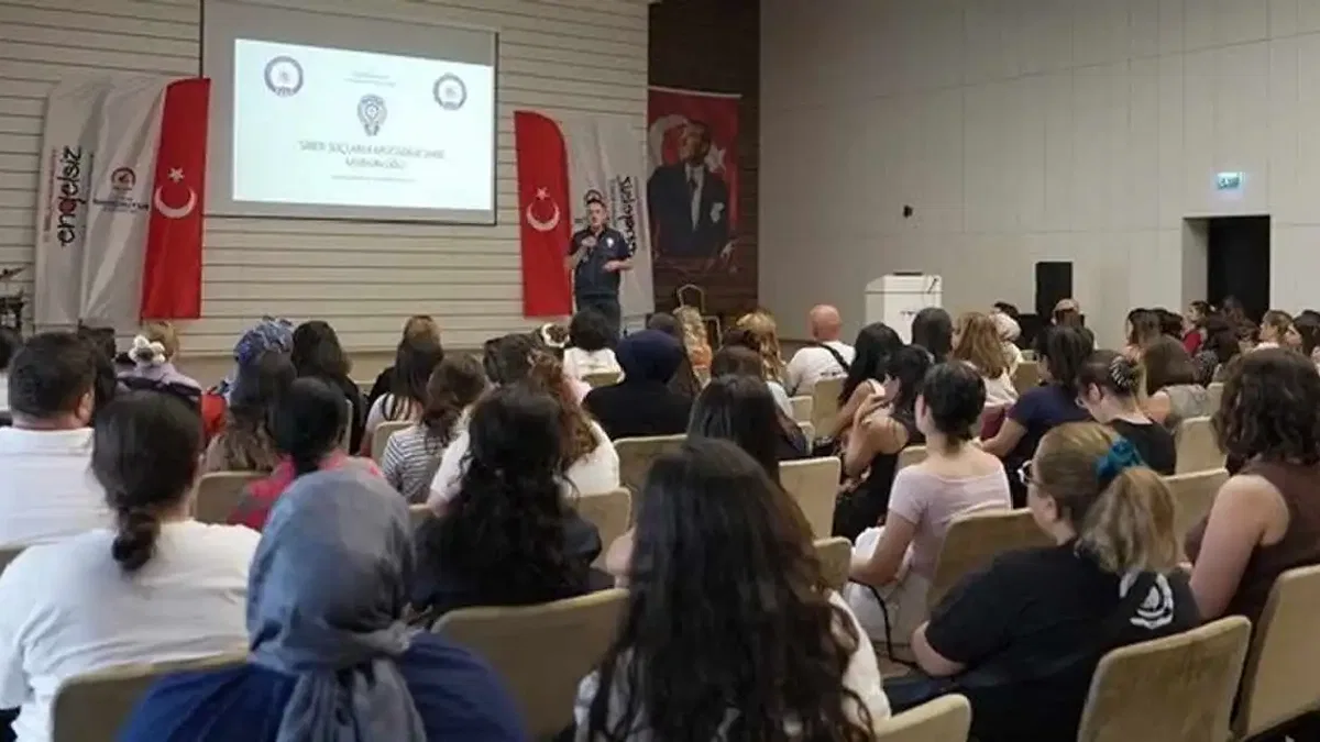 Denizli'de bağımlılık ve siber suçlarla mücadele ele alındı