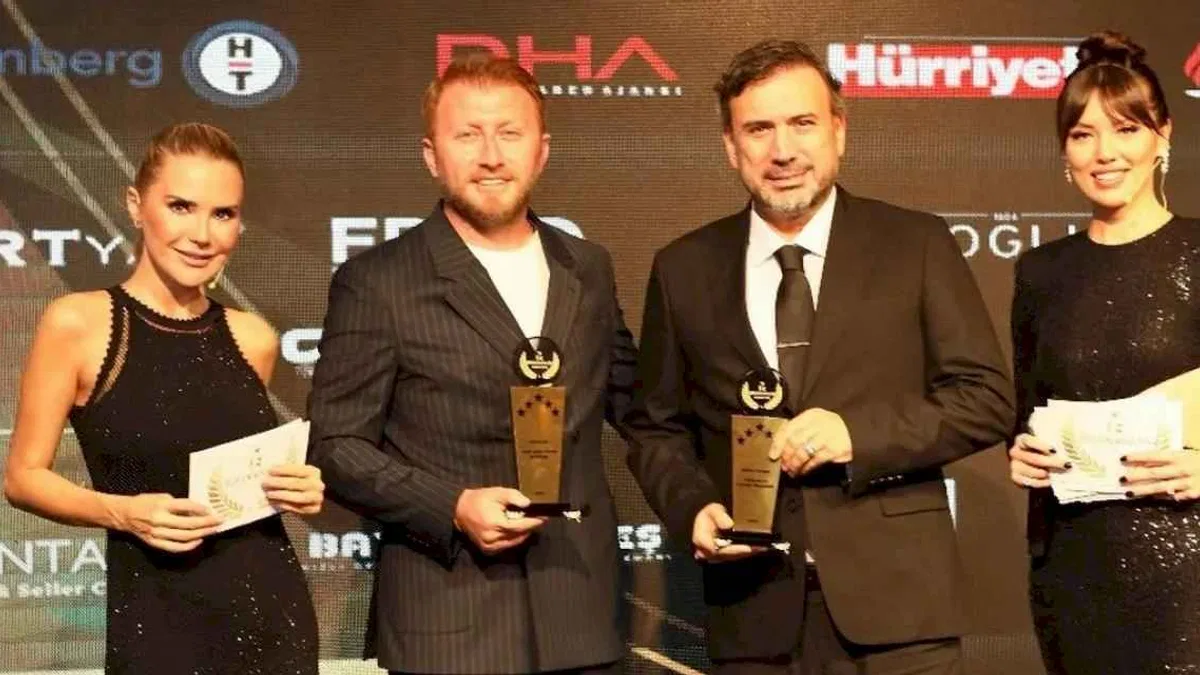 Ünlü isimler 'İz Bırakanlar' zirvesinde buluştu