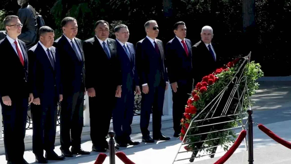 Bakan Yerlikaya'dan Bakü'de Aliyev’in kabrine ziyaret