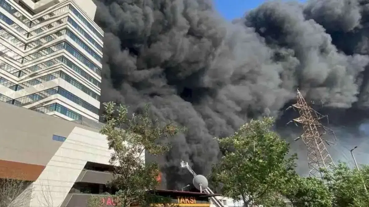 İzmir’de plastik deposunda yangın!