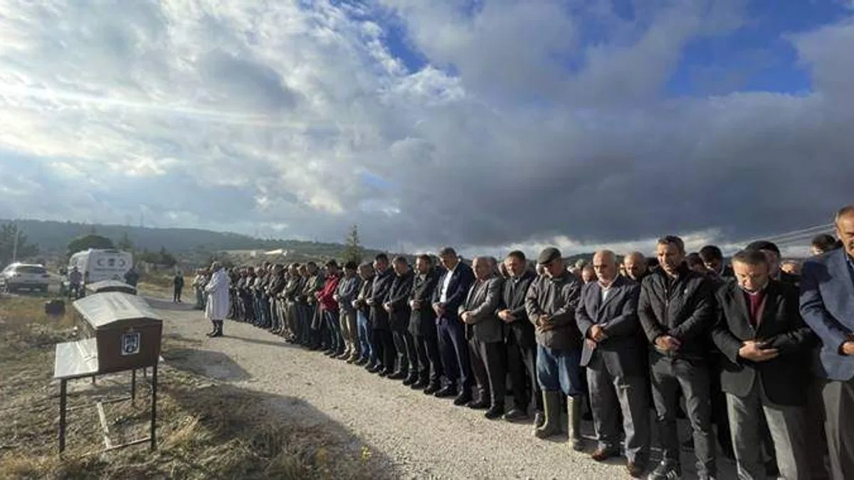 Başkentte eşi tarafından öldürülen kadın ile 2 çocuğu toprağa verildi