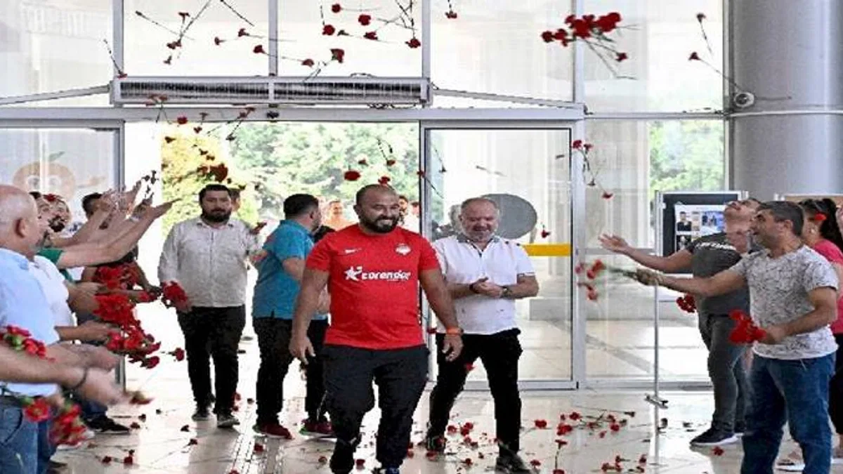 İlk şampiyona coşkulu kutlama
