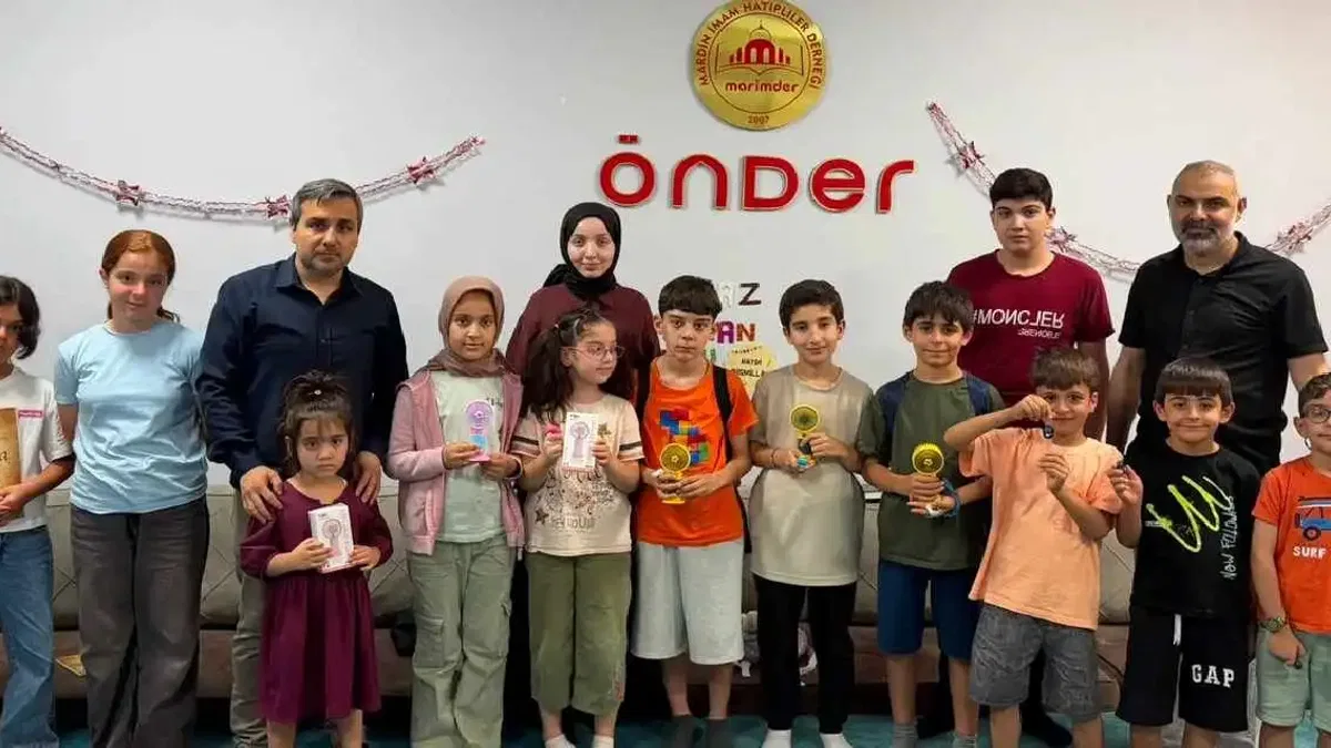 Mardin Önder’den Kur’an-ı Kerim’e geçen miniklere teşvik