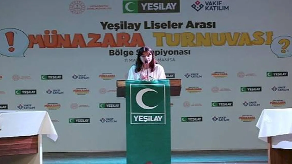 Yeşilay Liseler Arası Münazara Turnuvası'nın İç Anadolu ve Ege Finalleri Tamamlandı