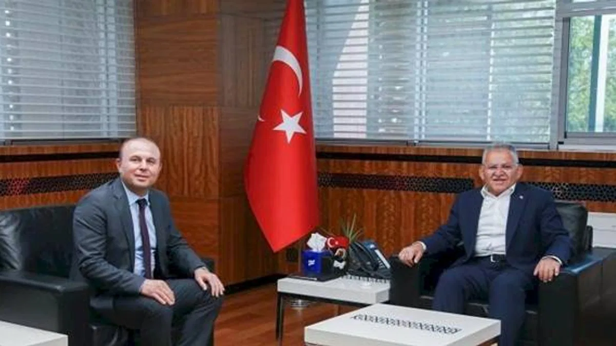 Dr. Memduh Büyükkılıç'tan yeni müdüre ziyaret