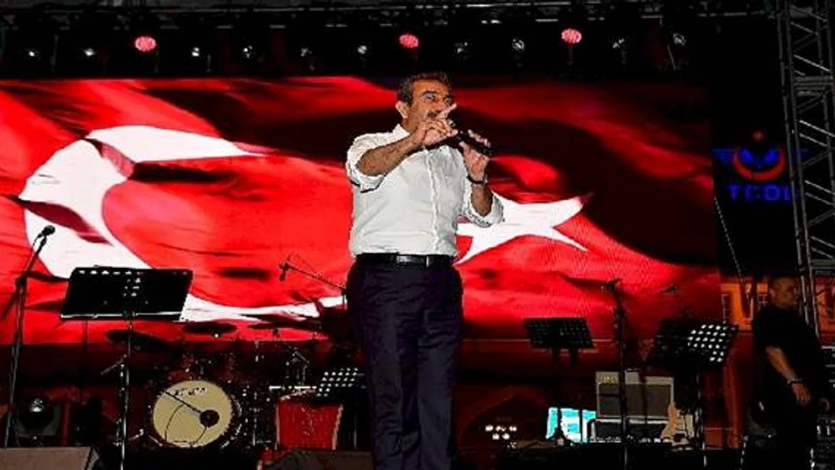 "Büyük zaferi coşkuyla kutluyoruz"
