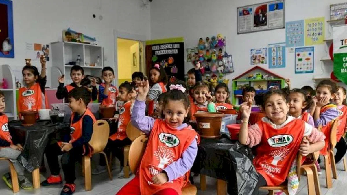Ankaralı minikler meşe palamudu ekti