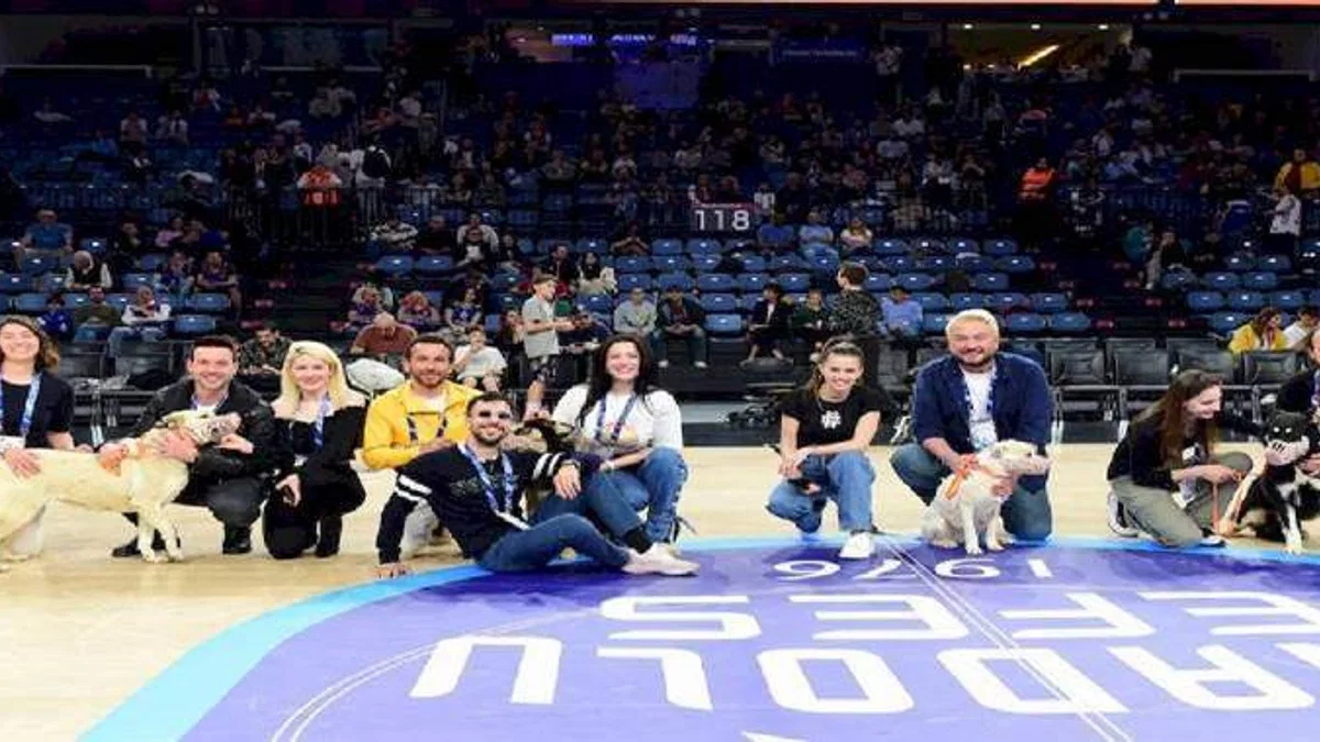 Anadolu Efes depremzede köpekleri ağırladı