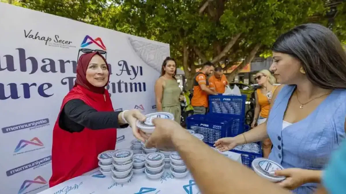Mersin’de 13 ilçede 19 bin kişilik aşure ikramı