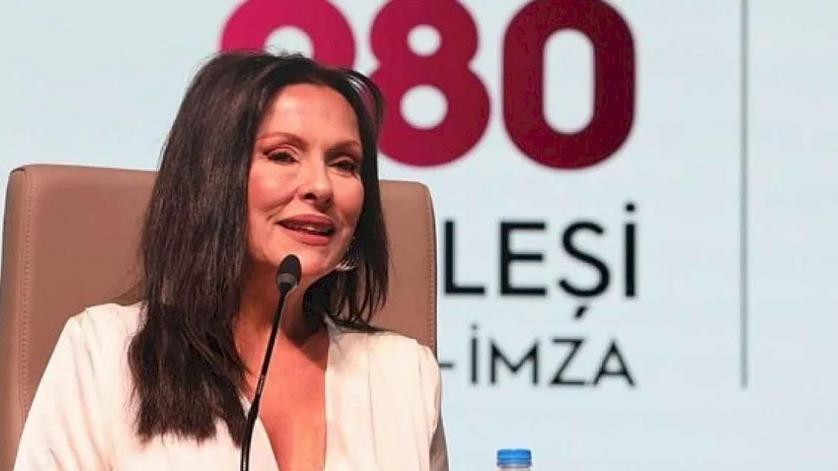 ''Bir sayfa kitap okumayan, okumuşlar ülkesiyiz''