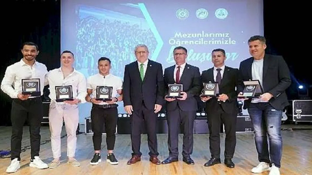 Ege Üniversitesi mezunlarıyla bağlarını koparmıyor