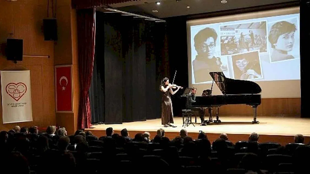 "Kadın Gizemi" Sergisi Sanatseverlerle Buluştu